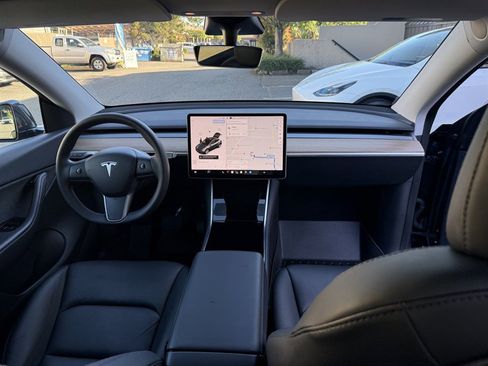 Used 2021 Tesla Model Y Long Range AWD/4WD image 19