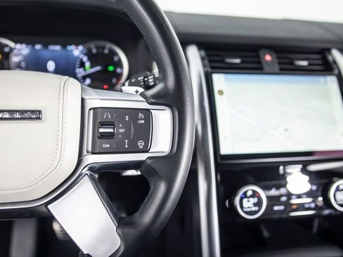 Used 2023 Land Rover Discovery Metropolitan Edition image 41