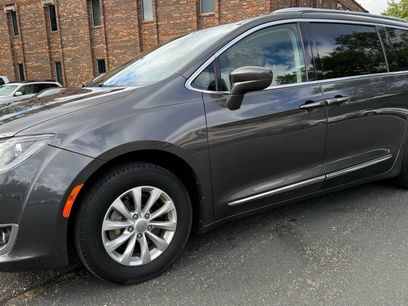 Used 2018 Chrysler Pacifica Touring-L w/ Premium Audio Group
