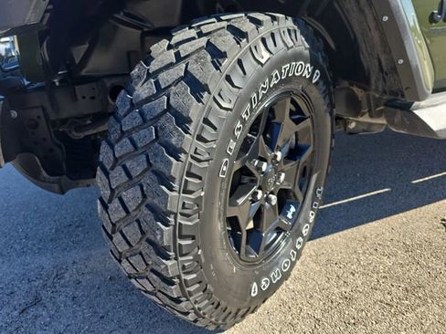 Used 2021 Jeep Gladiator Sport image 32