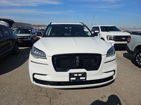 Used 2023 Lincoln Aviator Reserve w/ Equipment Group 201A image 2