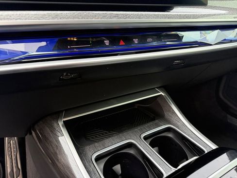 Used 2023 BMW 740i image 22