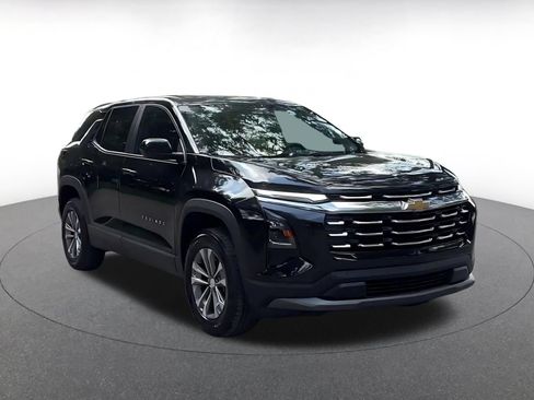 Used 2025 Chevrolet Equinox LT FWD image 3
