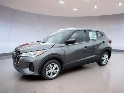 Used 2025 Nissan Kicks Play S image 8