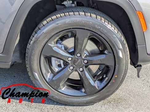 Used 2023 Jeep Grand Cherokee L Limited w/ Black Appearance Package image 12