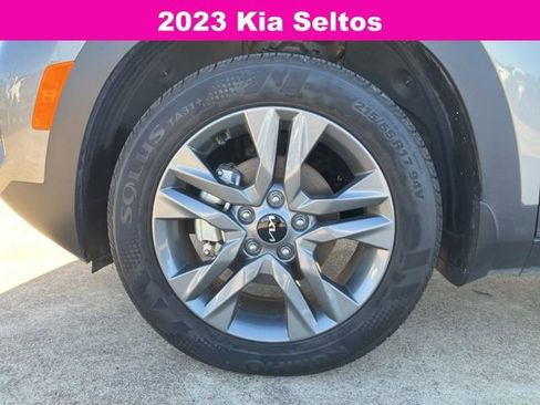 Used 2023 Kia Seltos S w/ Navigation Package image 9