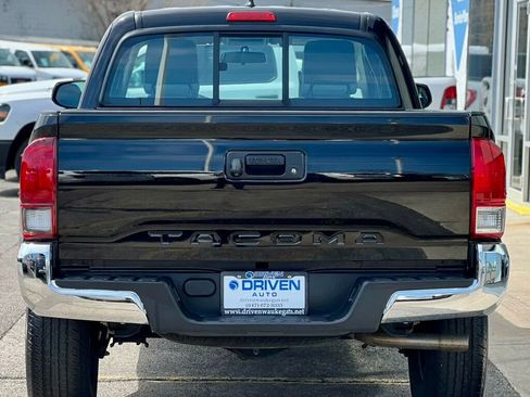 Used 2016 Toyota Tacoma SR image 4