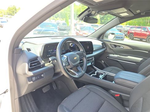 Used 2025 Chevrolet Traverse LT FWD image 22