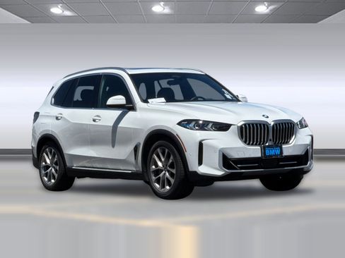 Used 2025 BMW X5 xDrive50e AWD/4WD image 6