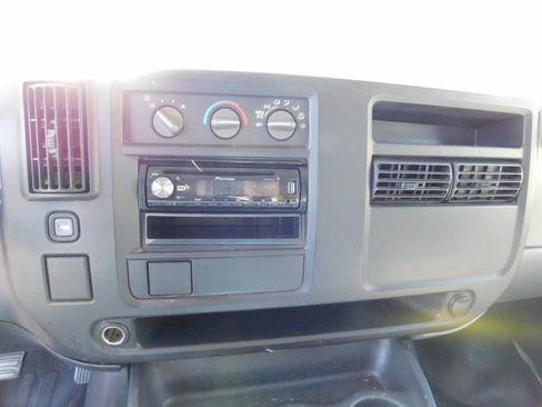 Used 2003 GMC Savana 1500 w/ Chrome Appearance Package image 11
