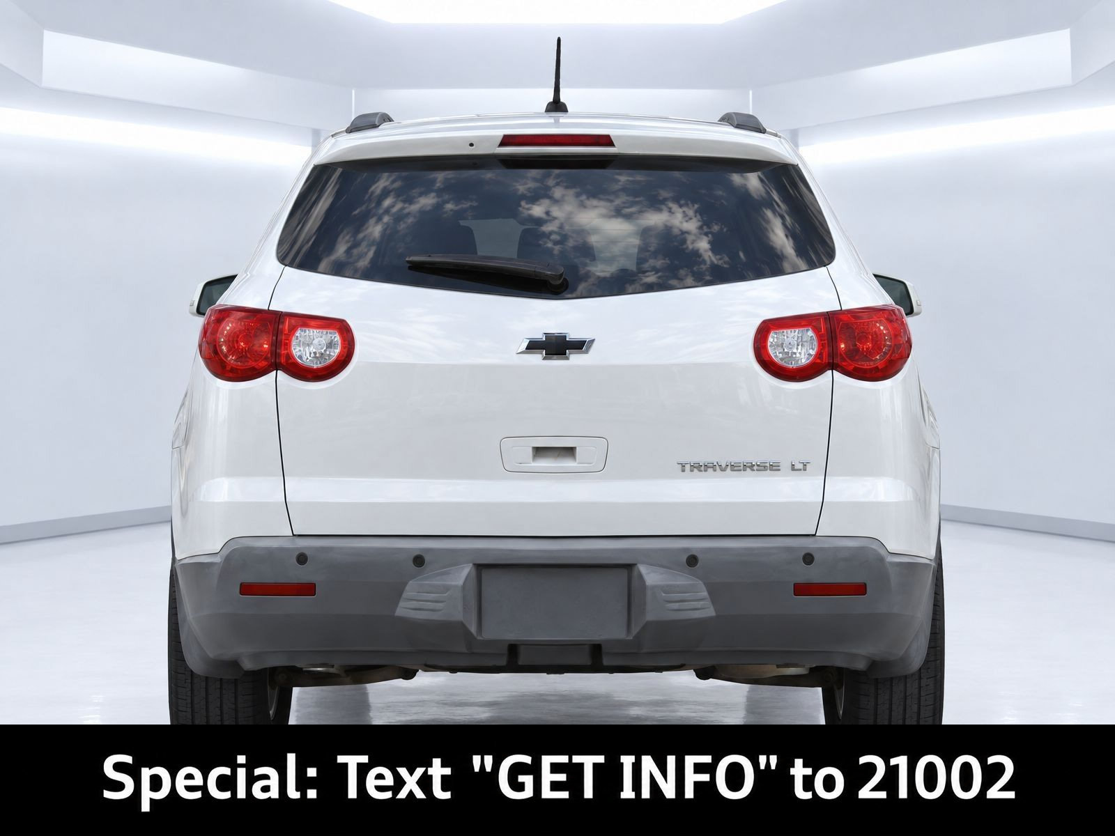 Used 2011 Chevrolet Traverse LT FWD image 4