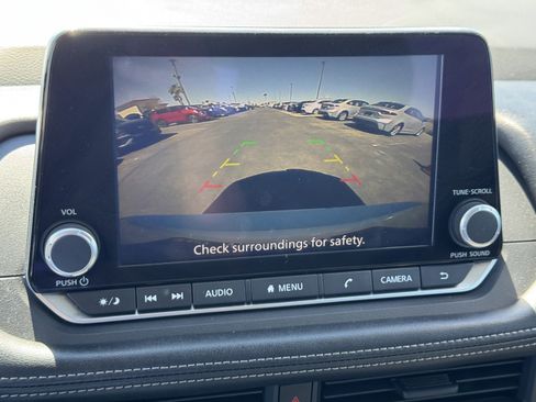 Used 2024 Nissan Rogue S image 15