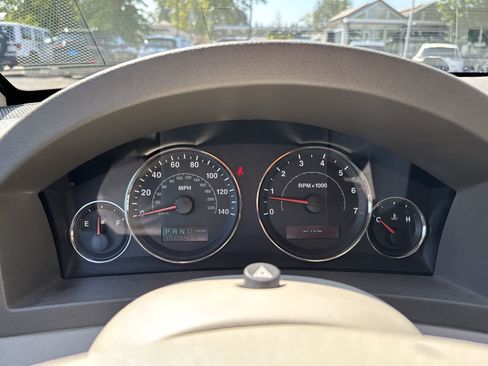 Used 2006 Jeep Grand Cherokee Overland AWD/4WD image 9