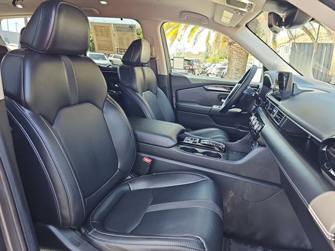Used 2025 Honda Pilot EX-L image 10