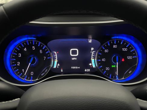 Used 2022 Chrysler Pacifica Touring-L FWD image 22