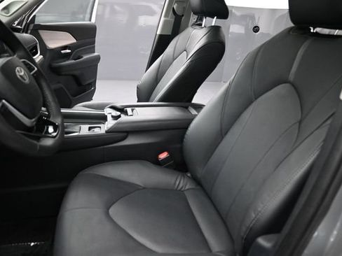 Used 2024 Toyota Grand Highlander AWD image 19
