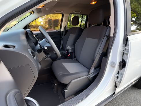 Used 2015 Jeep Compass Sport FWD image 6