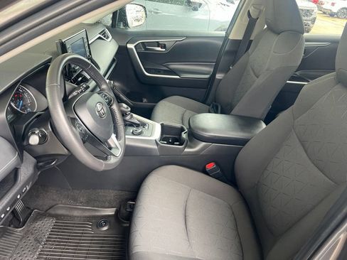 Used 2022 Toyota RAV4 XLE w/ Convenience Package AWD/4WD image 4