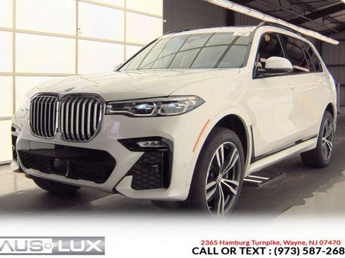 Used 2022 BMW X7 xDrive40i w/ M Sport Package AWD/4WD image 4