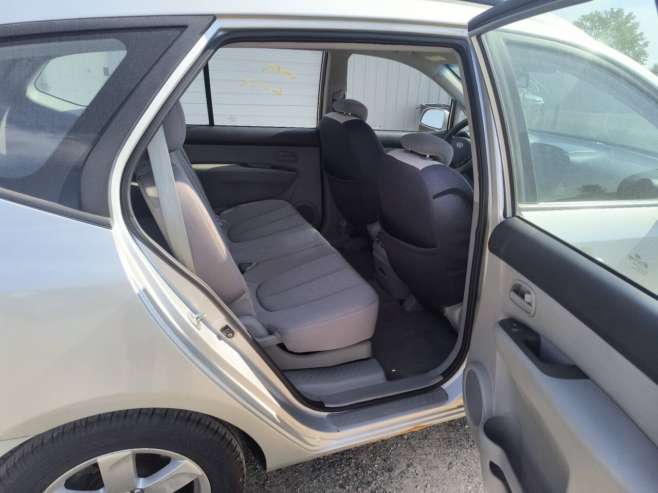 Used 2008 Kia Rondo FWD image 25