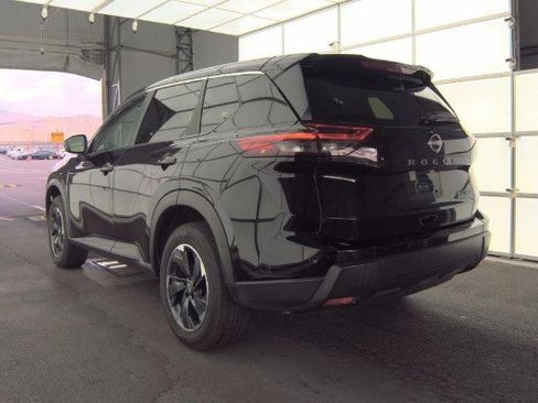 Used 2024 Nissan Rogue SV image 4