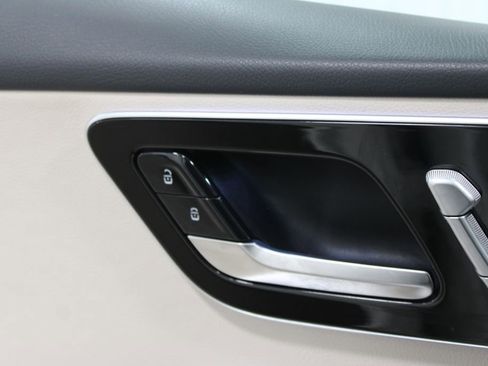 Used 2025 Mercedes-Benz C 300 4MATIC Sedan image 22