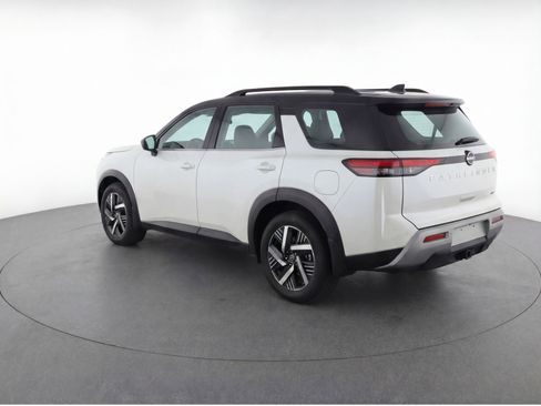 Used 2025 Nissan Kicks SV image 6