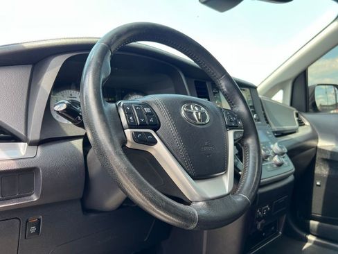 Used 2020 Toyota Sienna SE Premium image 30