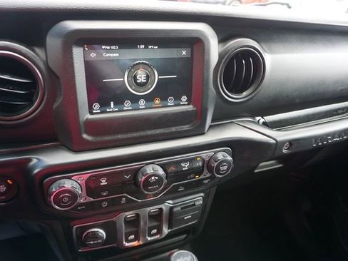 Used 2022 Jeep Wrangler Willys image 4