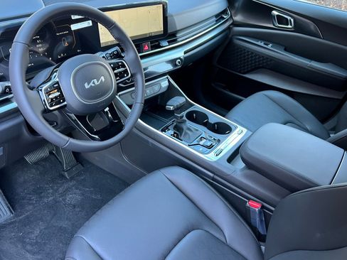 New 2025 Kia Carnival SX image 10