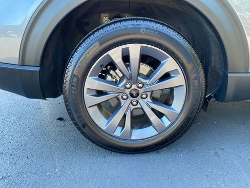 Used 2022 Ford Explorer XLT w/ Equipment Group 202A image 21