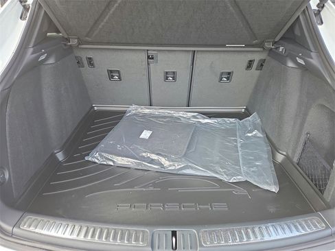 Certified 2026 Porsche Macan image 31