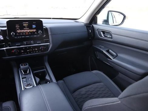 Certified 2025 Nissan Pathfinder SV AWD/4WD image 27