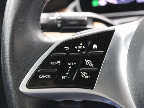 Used 2025 Mercedes-Benz C 300 Sedan image 30