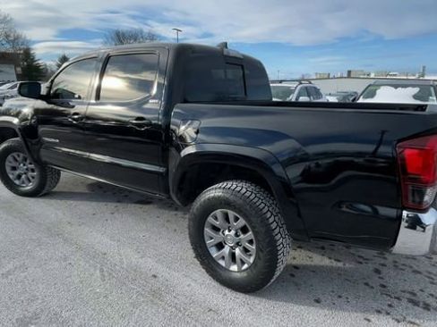 Certified 2018 Toyota Tacoma SR5 image 4