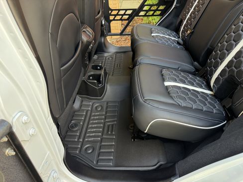 Used 2026 Jeep Wrangler Unlimited Sahara AWD/4WD image 25