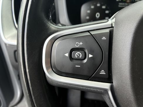 Used 2019 Volvo XC60 T5 Momentum w/ Multimedia Package AWD/4WD image 31