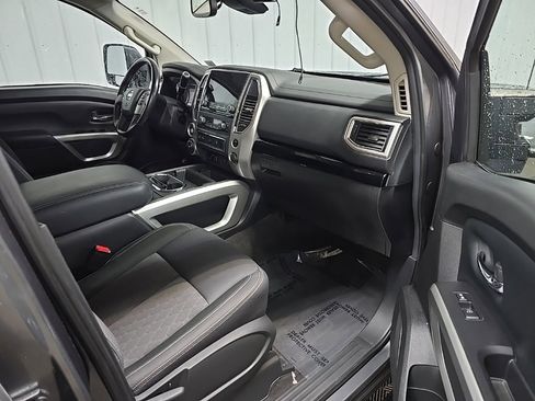Used 2021 Nissan Titan SV w/ SV Convenience Package image 15