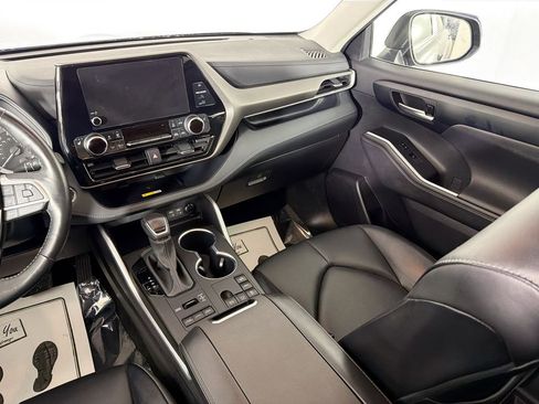 Used 2023 Toyota Highlander XLE image 22