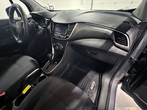 Used 2020 Chevrolet Trax LS FWD image 26