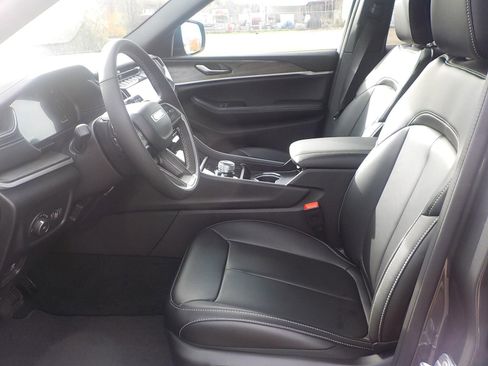 New 2025 Jeep Grand Cherokee Limited image 18