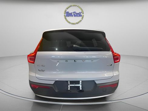 Used 2022 Volvo XC40 T5 Momentum AWD/4WD image 4