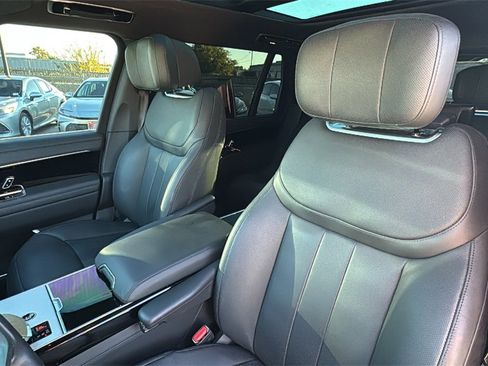Used 2024 Land Rover Range Rover Long Wheelbase Autobiography image 18