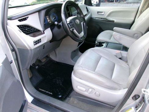 Used 2016 Toyota Sienna XLE w/ XLE Navigation Package image 9