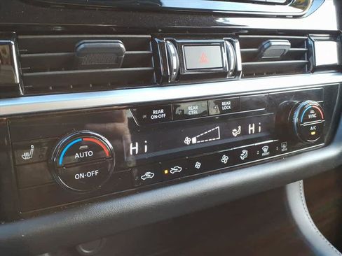 Certified 2025 Nissan Pathfinder SV image 12