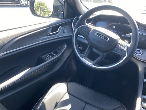 New 2025 Jeep Grand Cherokee L Limited w/ Luxury Tech Group II image 37