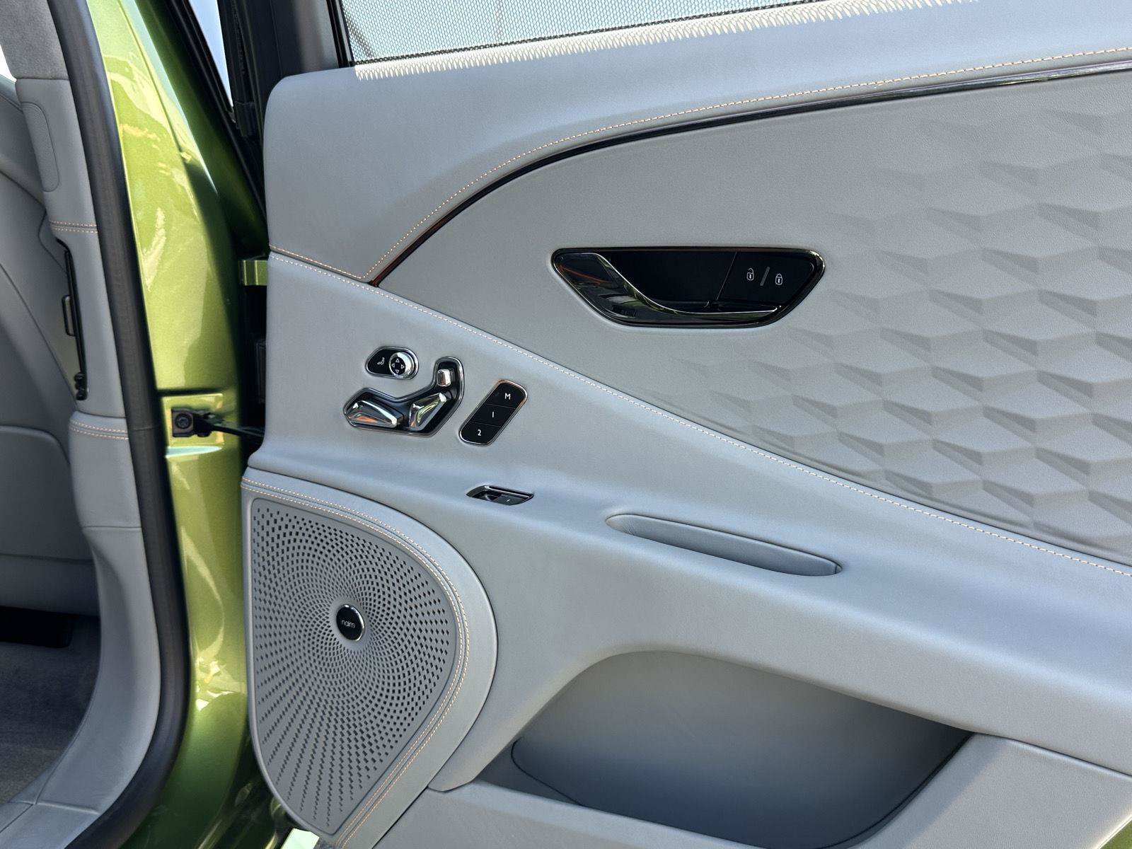New 2025 Bentley Flying Spur Plug-In Hybrid AWD/4WD image 24