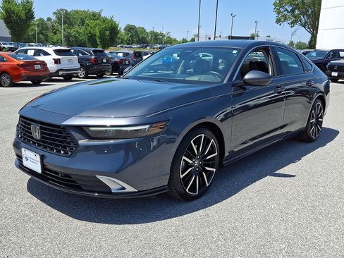 Used 2024 Honda Accord Touring image 3