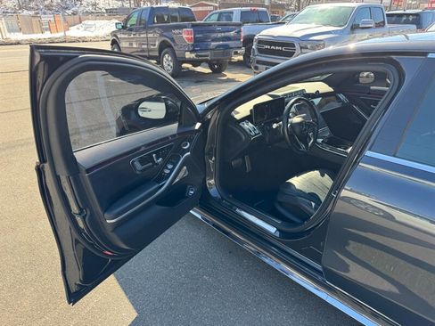 Used 2022 Mercedes-Benz S 580 4MATIC Sedan w/ AMG Line Package image 17