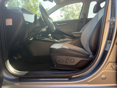 Used 2023 Kia Niro SX Touring FWD image 18